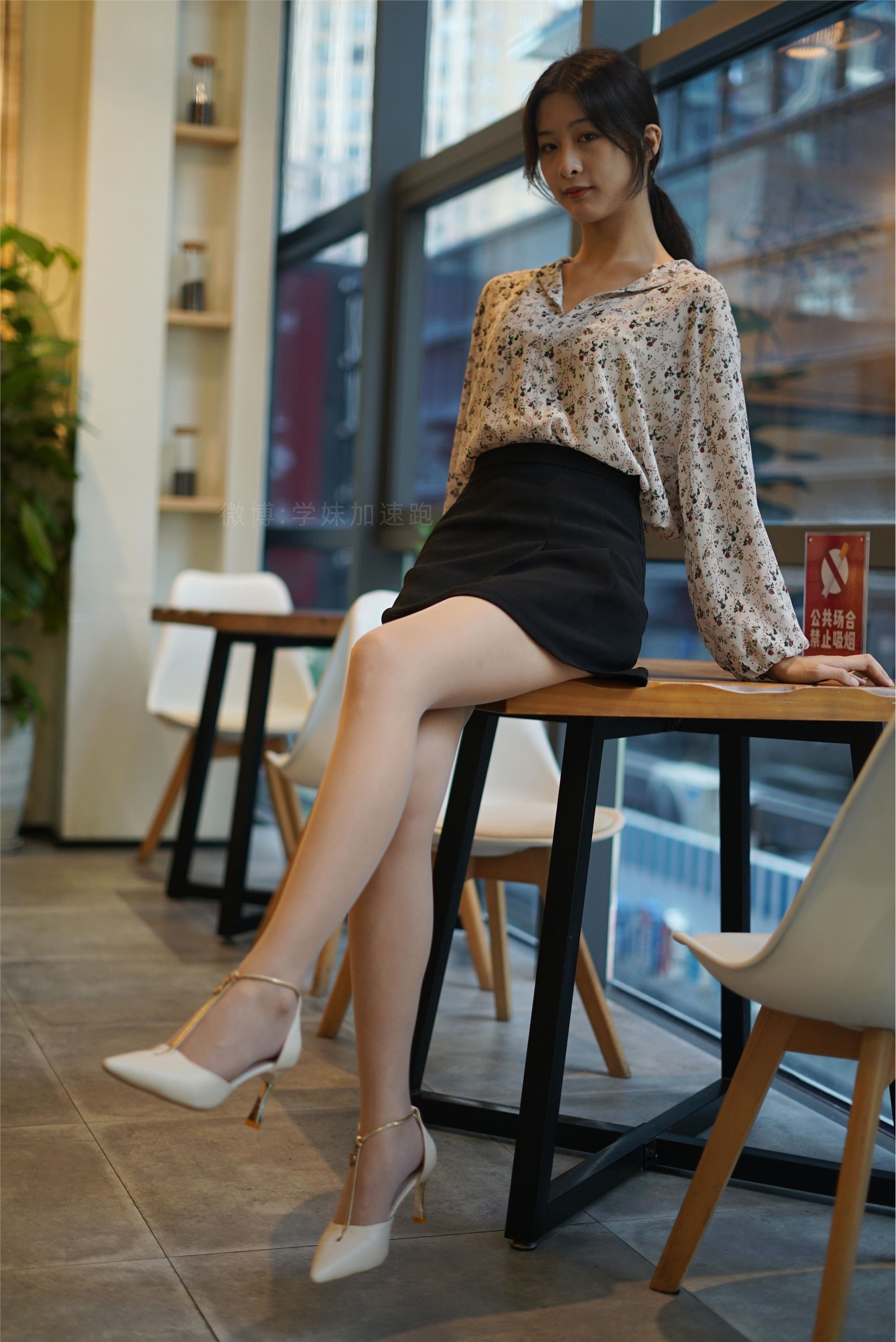 学妹加速跑 XM071《奶茶店里的小七》